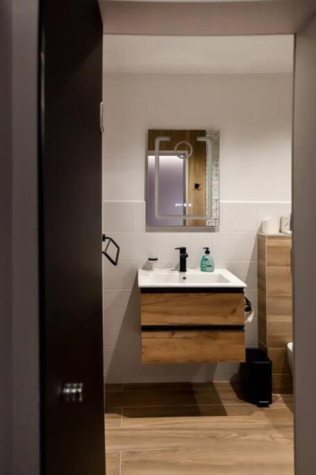 Very Spacious & Modern 3Bed Near Airport & Centre 소피아 외부 사진